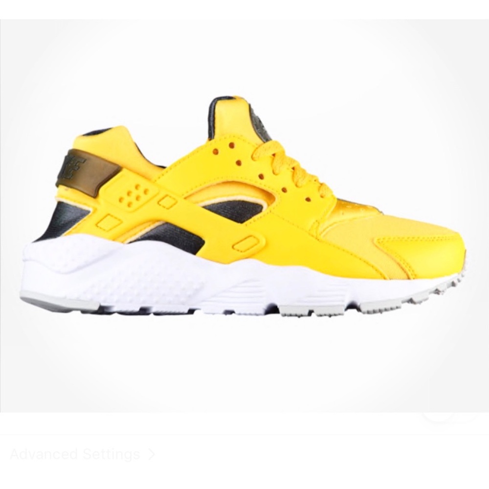 COPY - Nike Yellow Huarache’s Run in size 6Y